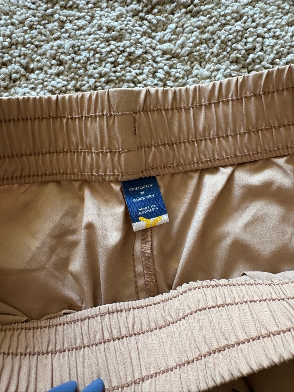 Old Navy Wide-Leg Cargo Pants in Light Tan - Picture 4 of 5